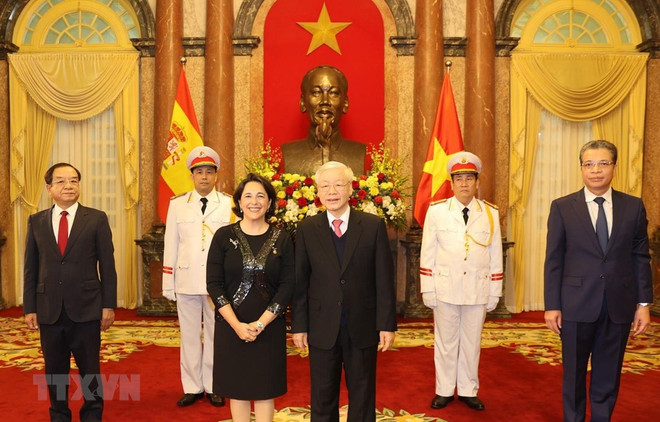Le dirigeant Nguyen Phu Trong reçoit de nouveaux ambassadeurs étrangers ảnh 1 Le dirigeant Nguyen Phu Trong reçoit de nouveaux ambassadeurs étrangers ảnh 1