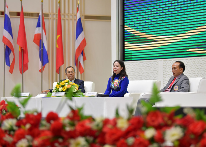 La vice-présidente Vo Thi Anh Xuan rencontre des Vietnamiens en Thaïlande ảnh 2 La vice-présidente Vo Thi Anh Xuan rencontre des Vietnamiens en Thaïlande ảnh 2