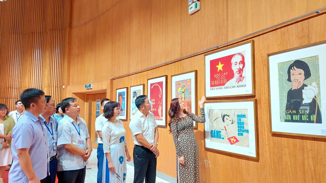 Quang Ninh: Des peintures de propagande présentées au public ảnh 2 Quang Ninh: Des peintures de propagande présentées au public ảnh 2