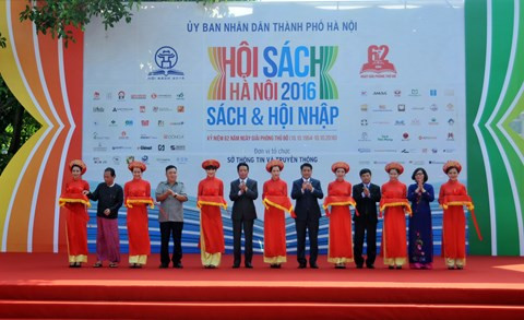 Ouverture de la Fête du livre de Hanoï 2016 ảnh 1 Ouverture de la Fête du livre de Hanoï 2016 ảnh 1