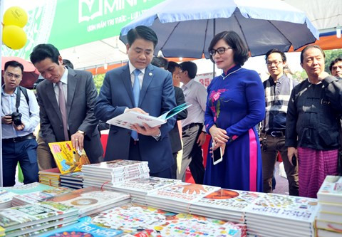 Ouverture de la Fête du livre de Hanoï 2016 ảnh 2 Ouverture de la Fête du livre de Hanoï 2016 ảnh 2