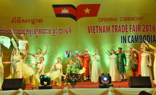 Ouverture de la foire commerciale du Vietnam 2016 au Cambodge ảnh 1 Ouverture de la foire commerciale du Vietnam 2016 au Cambodge ảnh 1
