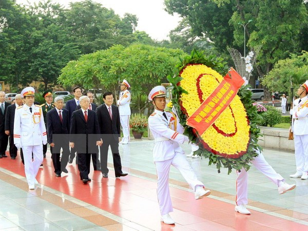 Fête nationale : Hommage au Président Ho Chi Minh ảnh 1 Fête nationale : Hommage au Président Ho Chi Minh ảnh 1