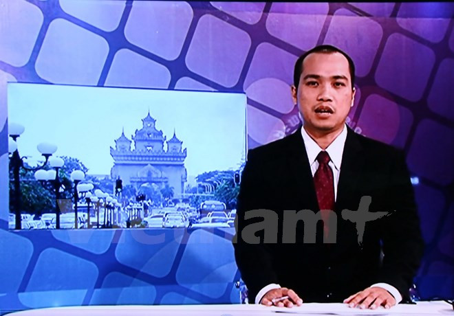 La Télévision nationale du Laos diffuse un journal télévisé en vietnamien ảnh 1 La Télévision nationale du Laos diffuse un journal télévisé en vietnamien ảnh 1