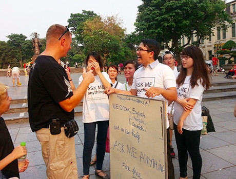 Des guides touristiques volontaires à Hanoi ảnh 1 Des guides touristiques volontaires à Hanoi ảnh 1