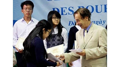 Da Lat : remise de 174 bourses d'études Odon Vallet ảnh 1 Da Lat : remise de 174 bourses d'études Odon Vallet ảnh 1