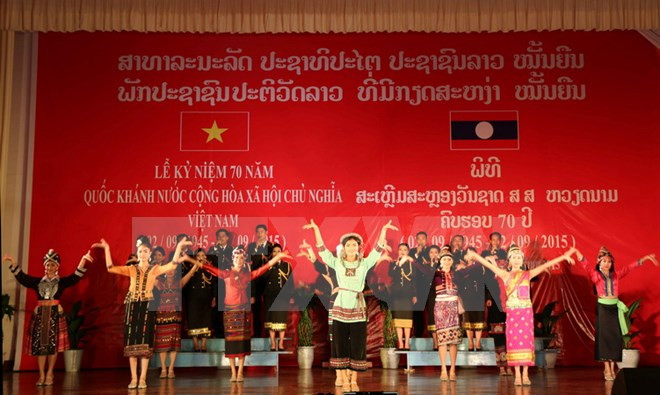 La presse laotienne loue la Révolution d'Août et la Fête nationale du Vietnam ảnh 1