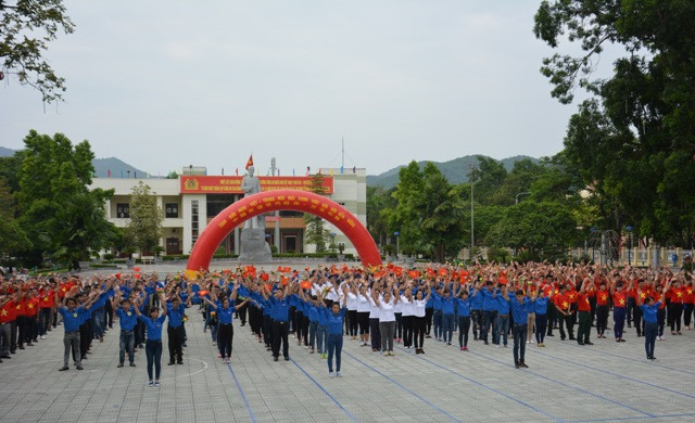 Les jeunes de Cao Bang et du Guangxi à un festival de l'amitié ảnh 1 Les jeunes de Cao Bang et du Guangxi à un festival de l'amitié ảnh 1