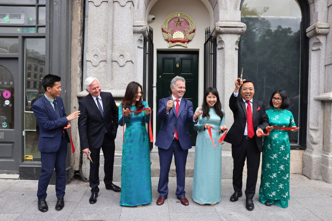 Cérémonie d'inauguration du consulat honoraire du Vietnam à Dublin (Irlande) ảnh 1 Cérémonie d'inauguration du consulat honoraire du Vietnam à Dublin (Irlande) ảnh 1