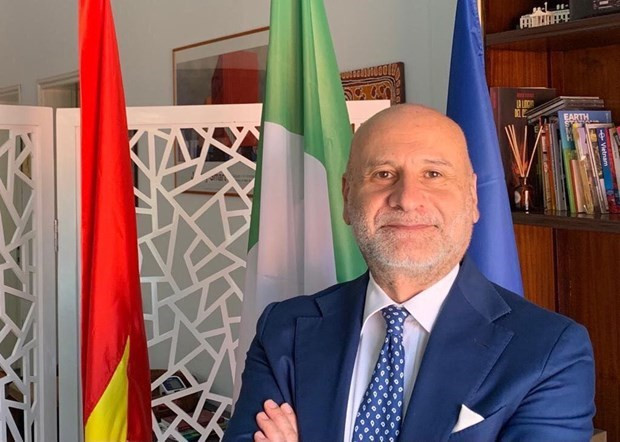L'ambassadeur d'Italie reçoit l’insigne "Pour la paix et l'amitié entre les nations" ảnh 1 L'ambassadeur d'Italie reçoit l’insigne "Pour la paix et l'amitié entre les nations" ảnh 1