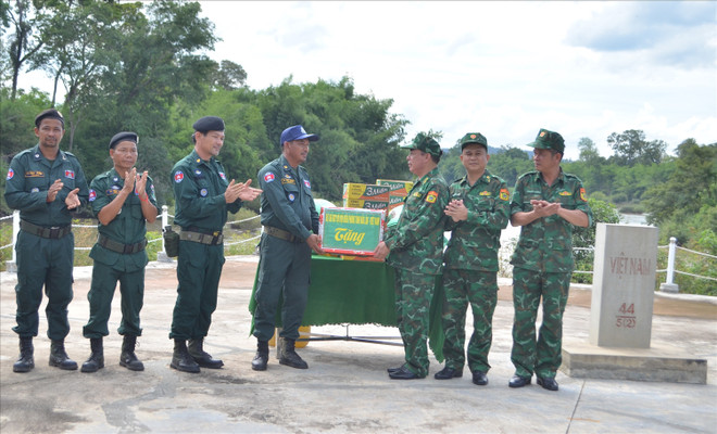 Dak Lak resserre ses relations d’amitié avec Mondulkiri du Cambodge ảnh 1 Dak Lak resserre ses relations d’amitié avec Mondulkiri du Cambodge ảnh 1