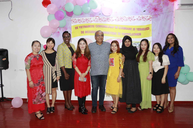 Le gouvernement du Suriname salue le développement exceptionnel du Vietnam ảnh 3