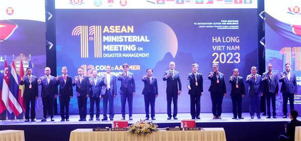 Les ministres de l'ASEAN se tournent vers "Une ASEAN, une réponse" dans la gestion des catastrophes ảnh 1