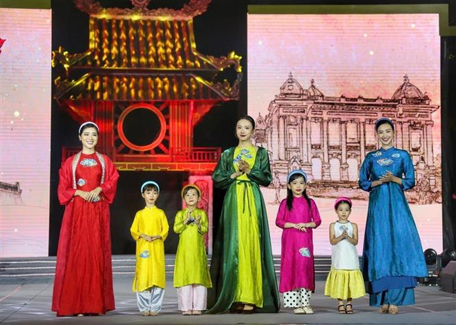 Le Festival touristique de l'ao dai de Hanoï, un événement coloré ảnh 1 Le Festival touristique de l'ao dai de Hanoï, un événement coloré ảnh 1