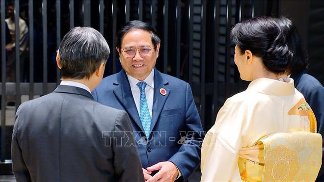Rencontre entre le PM vietnamien, des dirigeants d’autres pays de l'ASEAN et l'empereur et l'impératrice du Japon ảnh 2 Rencontre entre le PM vietnamien, des dirigeants d’autres pays de l'ASEAN et l'empereur et l'impératrice du Japon ảnh 2