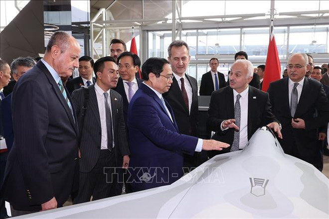 Le Premier ministre visite la société aérospatiale TAI et le Musée des civilisations anatoliennes ảnh 1 Le Premier ministre visite la société aérospatiale TAI et le Musée des civilisations anatoliennes ảnh 1
