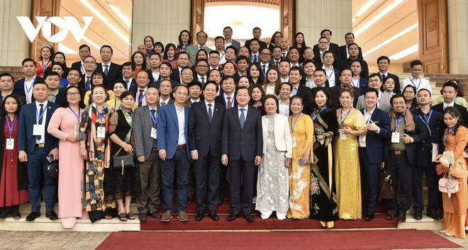 Rencontre entre Lê Minh Khai et les représentants des entreprises privées ảnh 1 Rencontre entre Lê Minh Khai et les représentants des entreprises privées ảnh 1