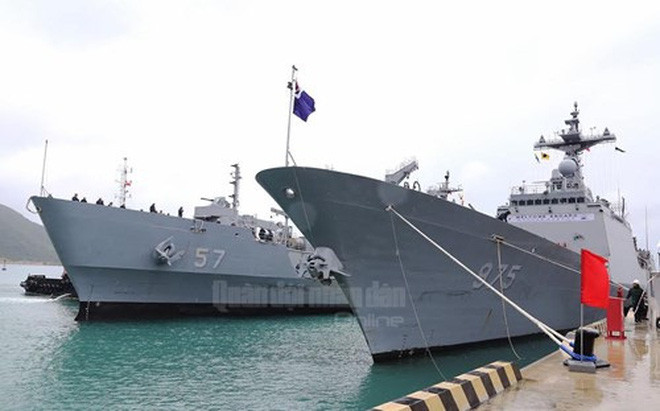 Deux navires de la Marine sud-coréenne font escale à Khanh Hoa ảnh 1