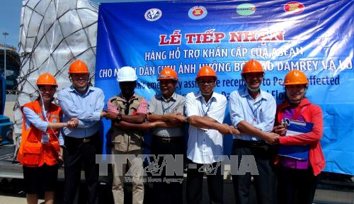L’ASEAN soutient les sinistrés vietnamiens du typhon Damrey ảnh 1 L’ASEAN soutient les sinistrés vietnamiens du typhon Damrey ảnh 1