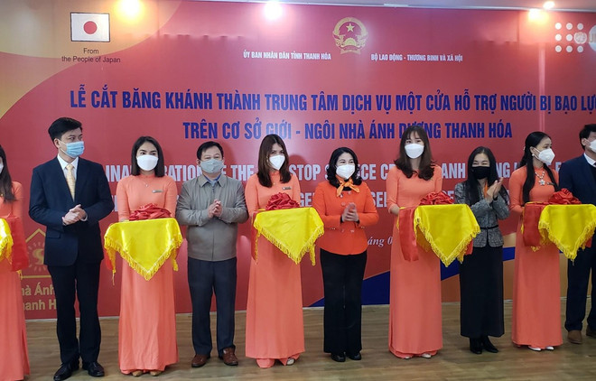Thanh Hoa: Ouverture du Centre de services à guichet unique pour les victimes de violence sexiste ảnh 1 Thanh Hoa: Ouverture du Centre de services à guichet unique pour les victimes de violence sexiste ảnh 1