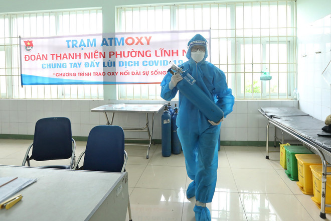 COVID-19: Hanoï soutient les patients traités à domicile avec des bouteilles d'oxygène gratuites ảnh 1 COVID-19: Hanoï soutient les patients traités à domicile avec des bouteilles d'oxygène gratuites ảnh 1