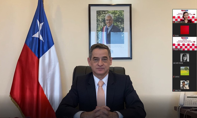 L'ambassadeur du Chili impressionné par la beauté du Têt traditionnel vietnamien ảnh 1 L'ambassadeur du Chili impressionné par la beauté du Têt traditionnel vietnamien ảnh 1