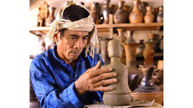 Élaboration du dossier sur l’art de la céramique des Chams pour le soumettre à l’UNESCO ảnh 1 Élaboration du dossier sur l’art de la céramique des Chams pour le soumettre à l’UNESCO ảnh 1
