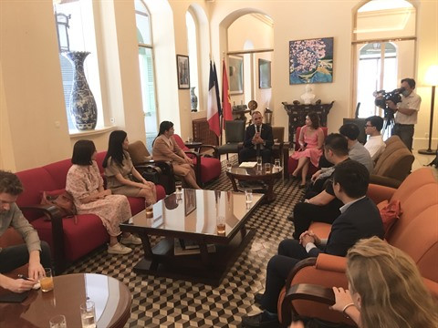 Rencontre des anciens étudiants vietnamiens en France ảnh 2 Rencontre des anciens étudiants vietnamiens en France ảnh 2