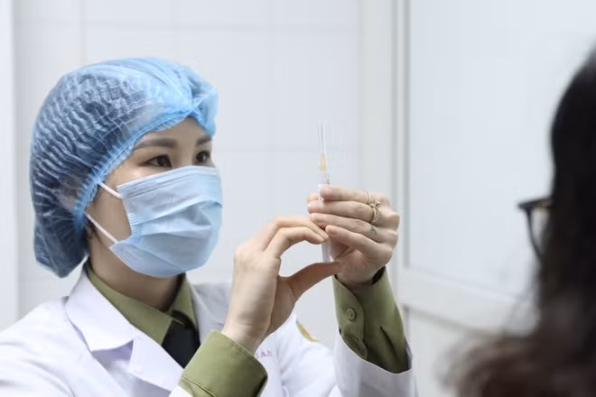 COVID-19 : le vice-PM Vu Duc Dam exige une vaccination sûre et efficace ảnh 1