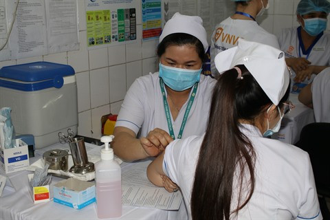 COVID-19: Les premiers agents hospitaliers de Hô Chi Minh Ville ont été vaccinés ảnh 2 COVID-19: Les premiers agents hospitaliers de Hô Chi Minh Ville ont été vaccinés ảnh 2