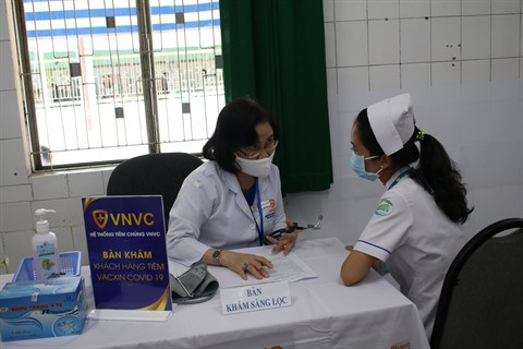 COVID-19: Les premiers agents hospitaliers de Hô Chi Minh Ville ont été vaccinés ảnh 1