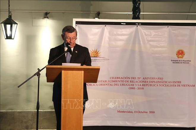 Célébration des 25 ans des relations diplomatiques Vietnam - Uruguay ảnh 1 Célébration des 25 ans des relations diplomatiques Vietnam - Uruguay ảnh 1