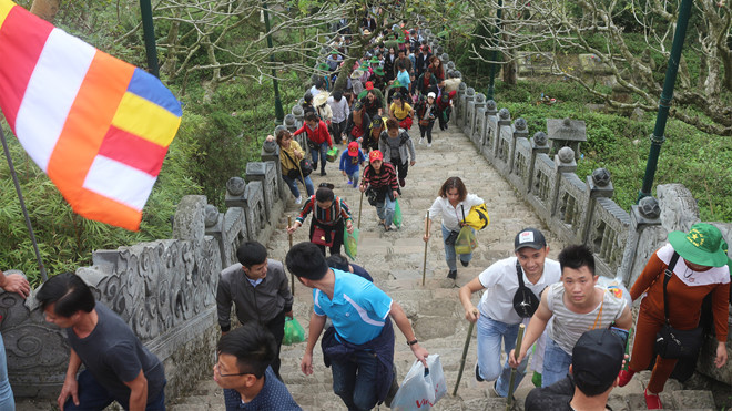 Quang Ninh : un nombre record de touristes à l’occasion du Nouvel an lunaire ảnh 1