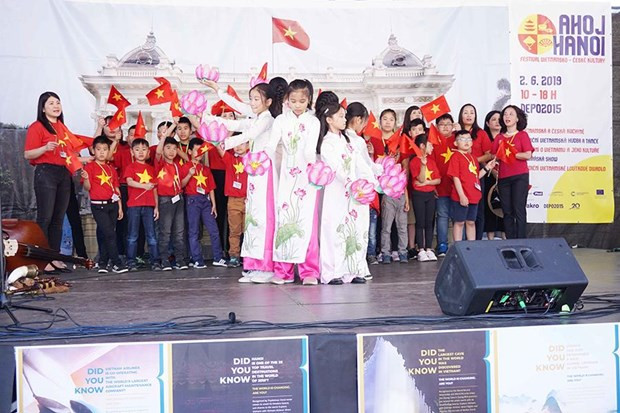 Des fêtes culturelles relient la communauté vietnamienne et les Tchèques ảnh 1 Des fêtes culturelles relient la communauté vietnamienne et les Tchèques ảnh 1