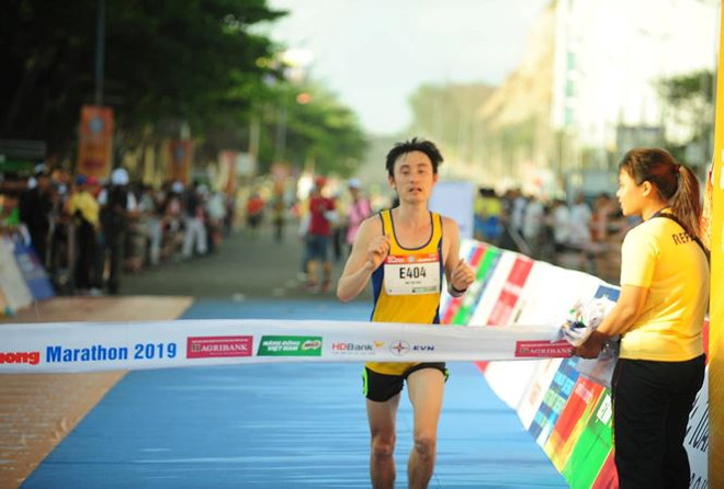 Environ 2.000 coureurs au tournoi national de Marathon du journal Tien Phong ảnh 1 Environ 2.000 coureurs au tournoi national de Marathon du journal Tien Phong ảnh 1