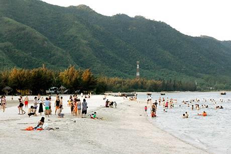 Quang Ninh: Développer le tourisme maritime de Vân Dôn ảnh 1 Quang Ninh: Développer le tourisme maritime de Vân Dôn ảnh 1