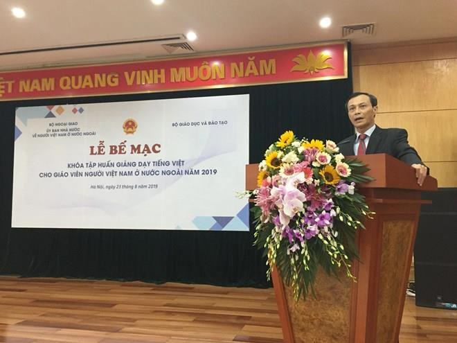 Clôture du cours de formation à la langue vietnamienne pour les enseignants vietnamiens à l’étranger ảnh 1 Clôture du cours de formation à la langue vietnamienne pour les enseignants vietnamiens à l’étranger ảnh 1