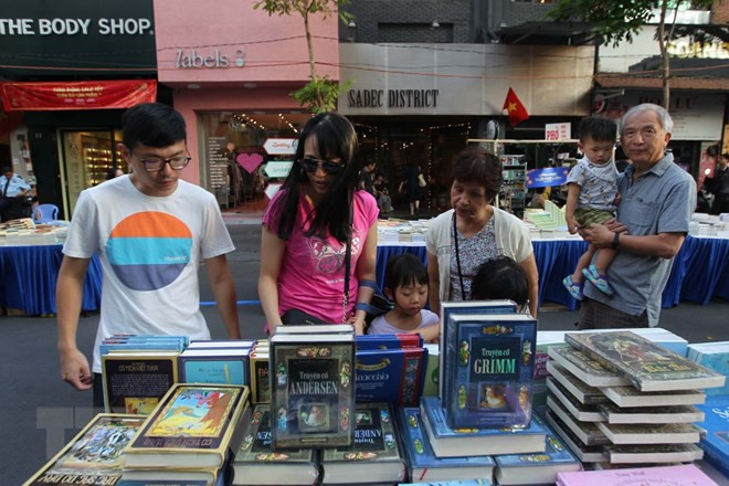 Le Festival de la rue des livres du Nouvel An lunaire 2019 - "Couleur des livres" ảnh 2 Le Festival de la rue des livres du Nouvel An lunaire 2019 - "Couleur des livres" ảnh 2