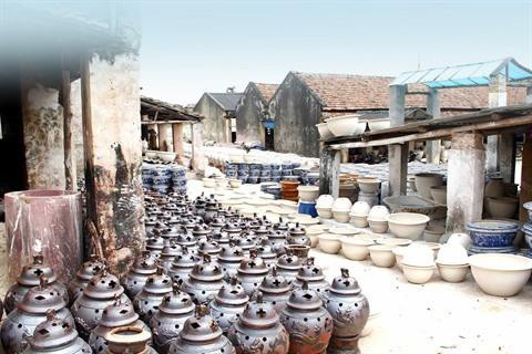 Bat Tràng, la poterie ancestrale se modernise ảnh 1 Bat Tràng, la poterie ancestrale se modernise ảnh 1