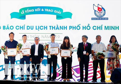 Tourisme : deux journalistes de la VNA reçoivent des prix de Ho Chi Minh-Ville ảnh 1 Tourisme : deux journalistes de la VNA reçoivent des prix de Ho Chi Minh-Ville ảnh 1
