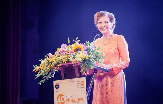 Remise de l’insigne "Pour l’œuvre du secteur de l’organisation étatique" à un représentant du FNUAP ảnh 1 Remise de l’insigne "Pour l’œuvre du secteur de l’organisation étatique" à un représentant du FNUAP ảnh 1