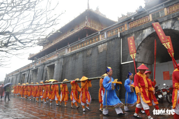 Érection d'une perche "Neu" à la Citadelle Impériale de Hue à l’occasion du Tet ảnh 1 Érection d'une perche "Neu" à la Citadelle Impériale de Hue à l’occasion du Tet ảnh 1
