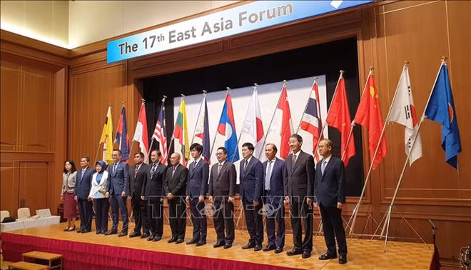 Le Vietnam met l'accent sur le développement durable en Asie de l'Est ảnh 1