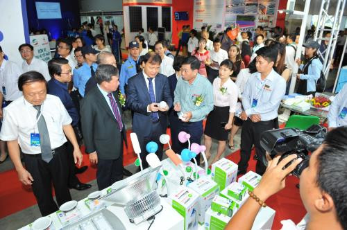 Des expositions internationales sur les technologies électriques et l’énergie en juillet ảnh 1