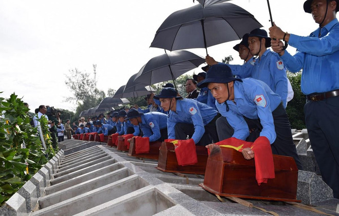 Dong Thap : inhumation de 99 restes de soldats vietnamiens tombés au Cambodge ảnh 1 Dong Thap : inhumation de 99 restes de soldats vietnamiens tombés au Cambodge ảnh 1