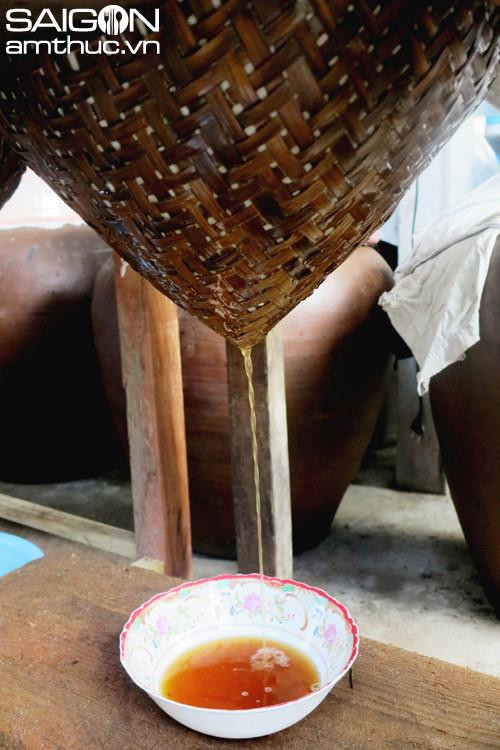 Le village de Nam O conserve la production de la sauce de poisson traditionnelle ảnh 1 Le village de Nam O conserve la production de la sauce de poisson traditionnelle ảnh 1