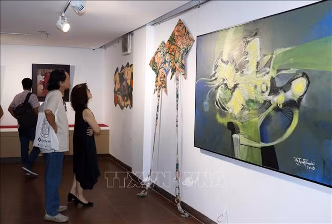 Exposition d’art "Le pont" à Da Nang ảnh 1