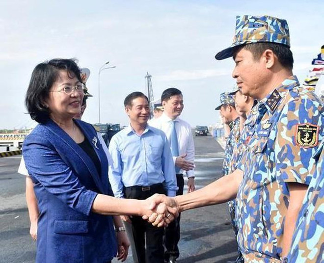 La vice-présidente Dang Thi Ngoc Thinh rend visite aux officiers et soldats de la 2e zone navale ảnh 1 La vice-présidente Dang Thi Ngoc Thinh rend visite aux officiers et soldats de la 2e zone navale ảnh 1