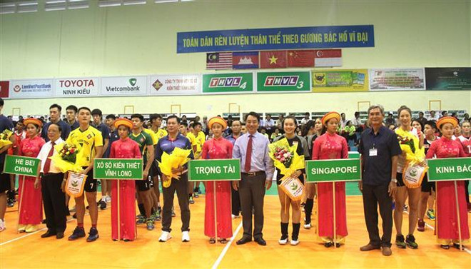 Volley-ball : ouverture de la Coupe de la Télévision de Vinh Long ảnh 1