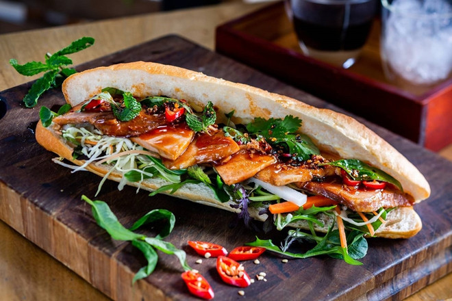 Le «bánh mì» vietnamien aux yeux des touristes internationaux ảnh 1 Le «bánh mì» vietnamien aux yeux des touristes internationaux ảnh 1